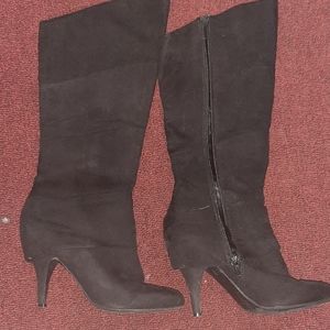 FERGALICIOUS HIGH CUT HEELED BOOTS